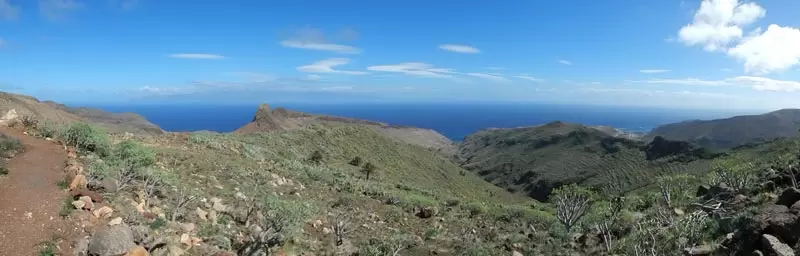 Sendero deCuevas Blancas con el Teide al fondo